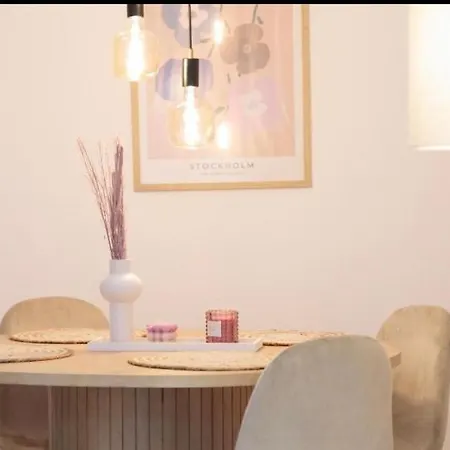 Centrum - Train Station Apartment *
